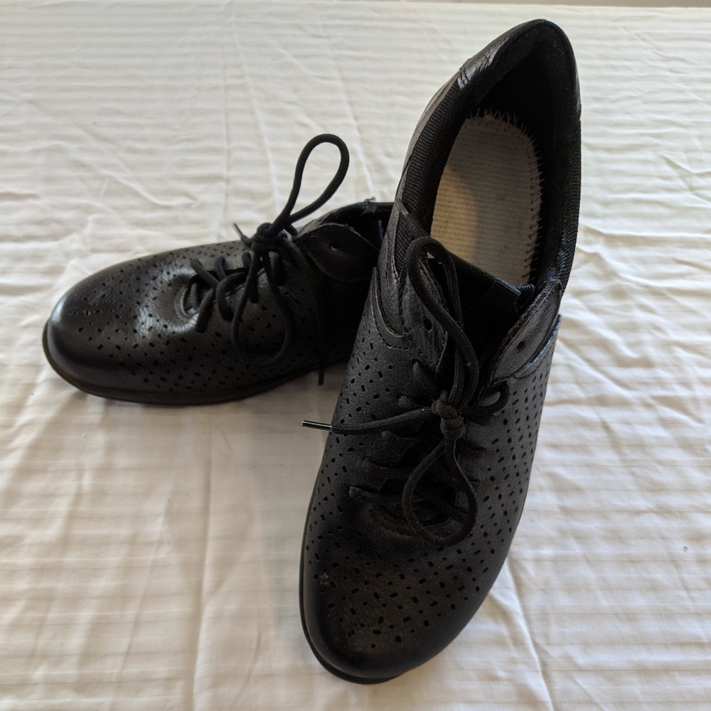 Womens Earth shoes